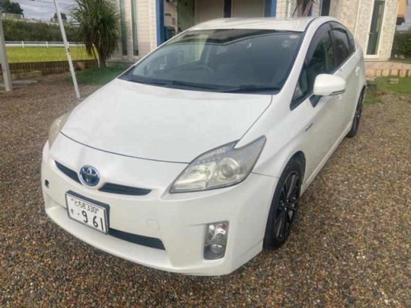 TOYOTA PRIUS