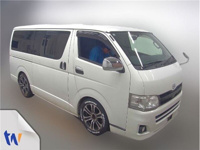 TOYOTA HIACE VAN
