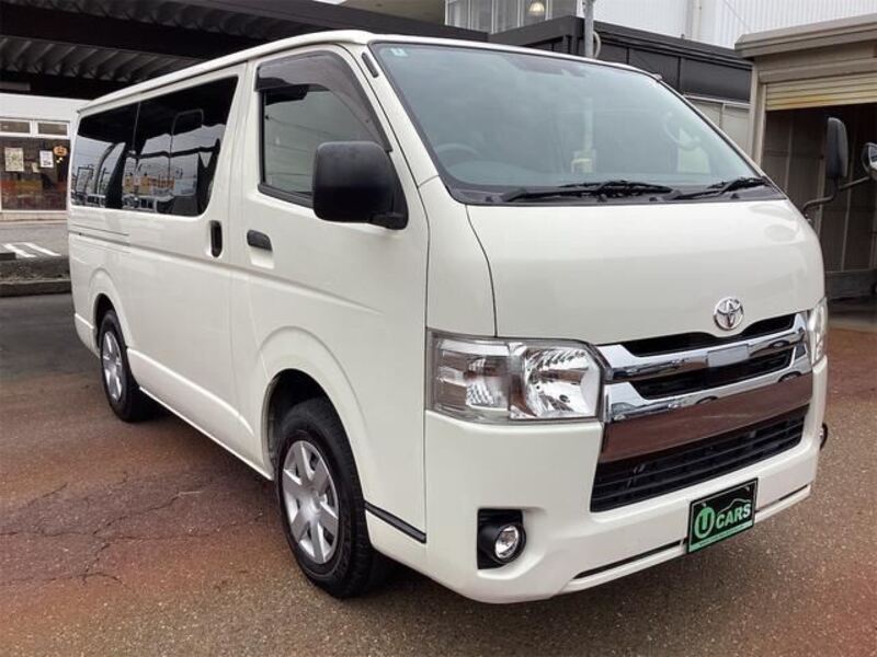 TOYOTA HIACE VAN