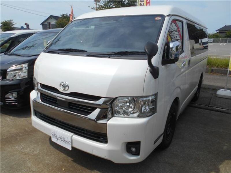 TOYOTA HIACE VAN