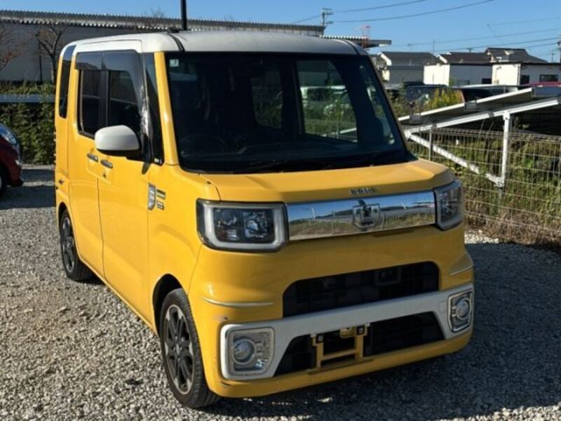 DAIHATSU WAKE