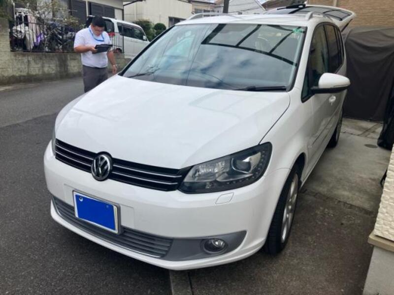 VOLKSWAGEN GOLF TOURAN