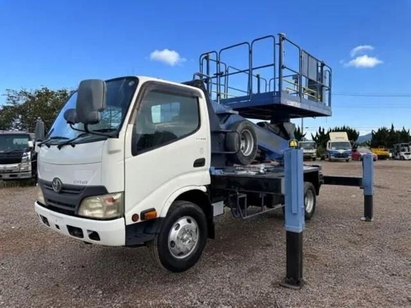 TOYOTA DYNA