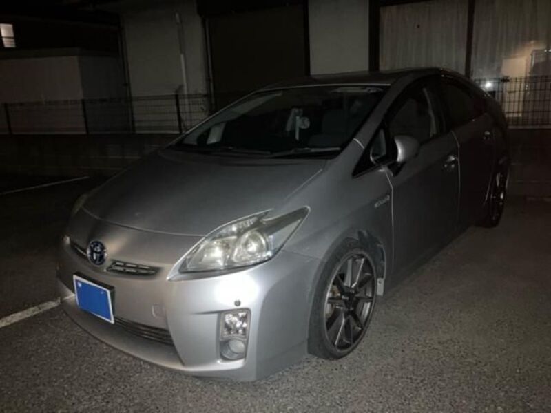 TOYOTA PRIUS