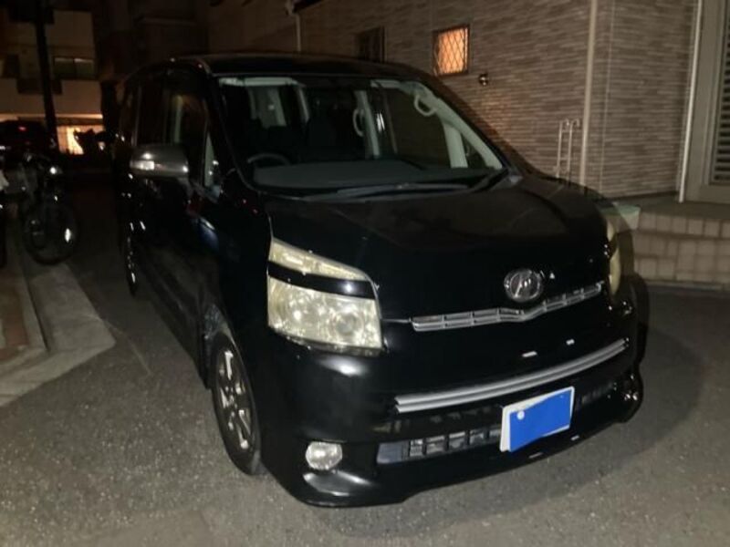 TOYOTA VOXY