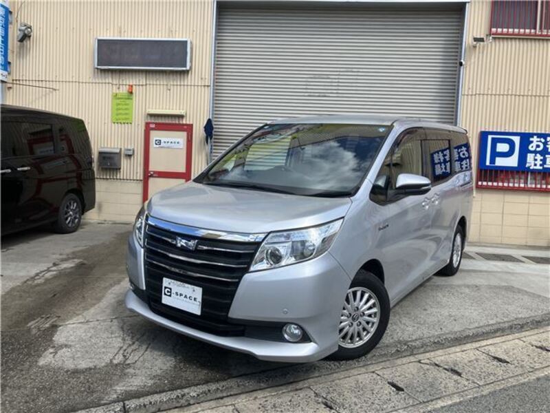 TOYOTA NOAH