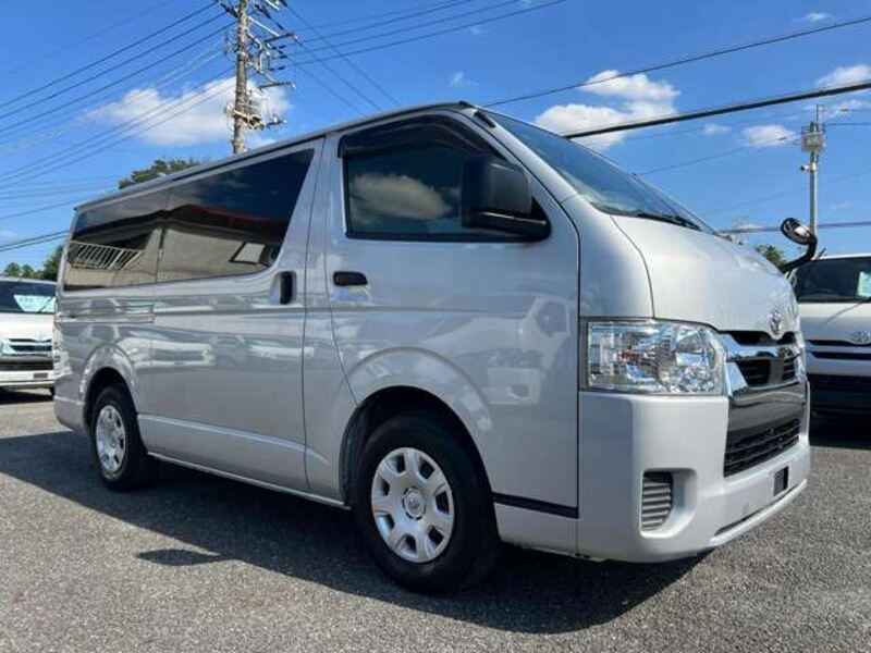 TOYOTA HIACE VAN