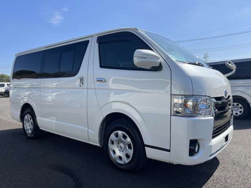 TOYOTA HIACE VAN