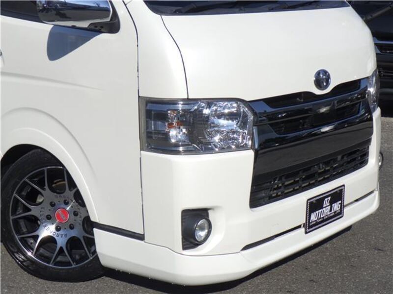 TOYOTA HIACE VAN