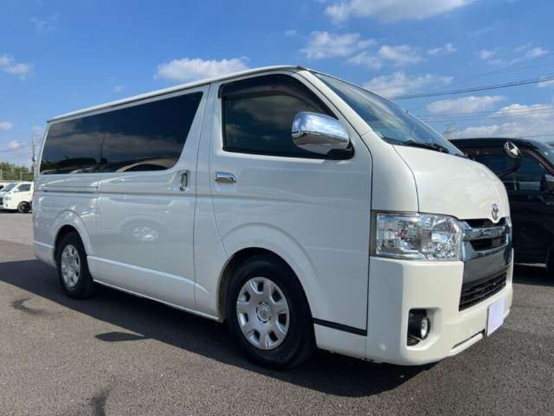 TOYOTA HIACE VAN