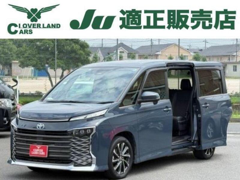 TOYOTA VOXY