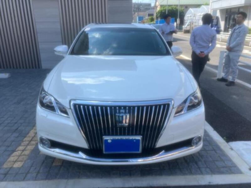 TOYOTA CROWN MAJESTA