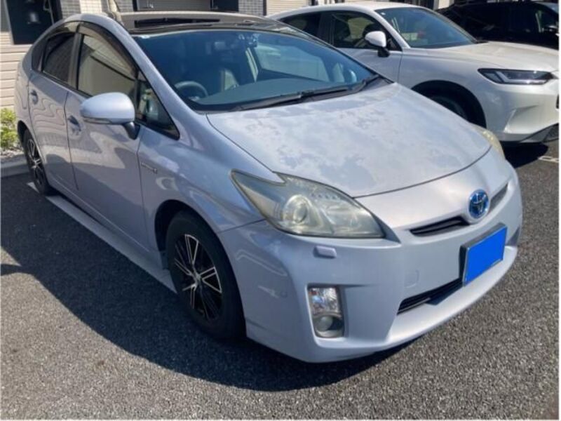 TOYOTA PRIUS