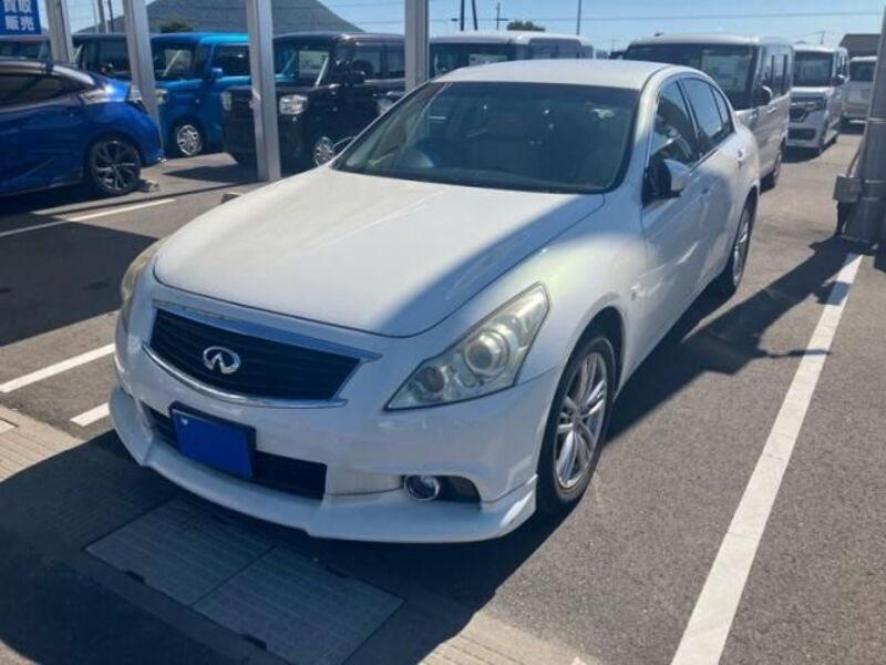 NISSAN SKYLINE