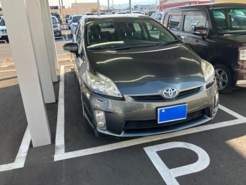 TOYOTA PRIUS