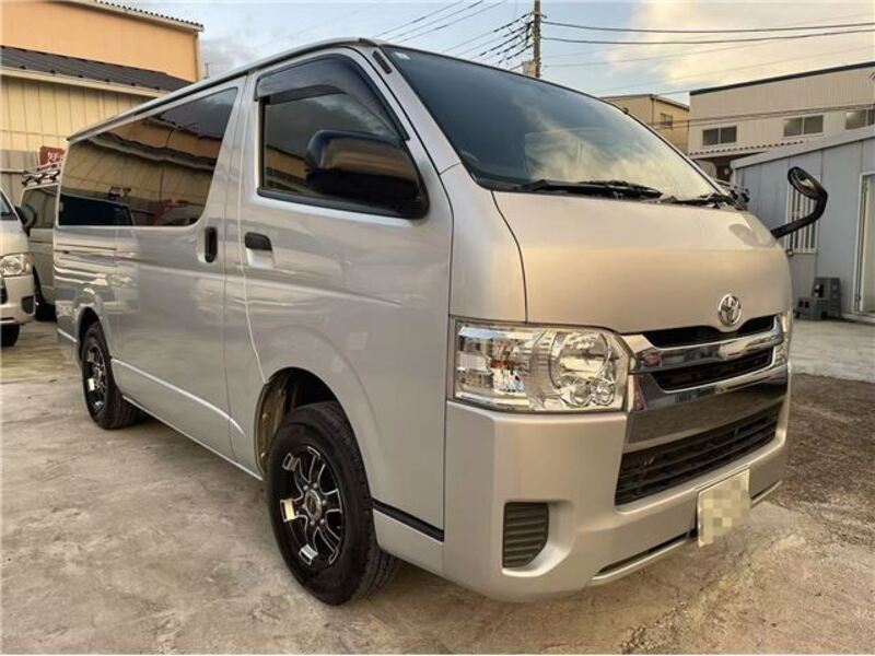 TOYOTA HIACE VAN