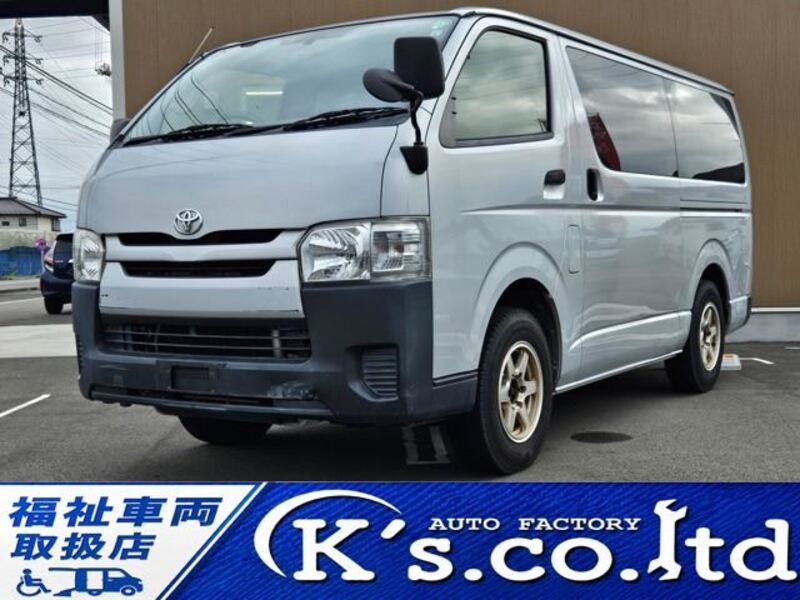 TOYOTA HIACE VAN