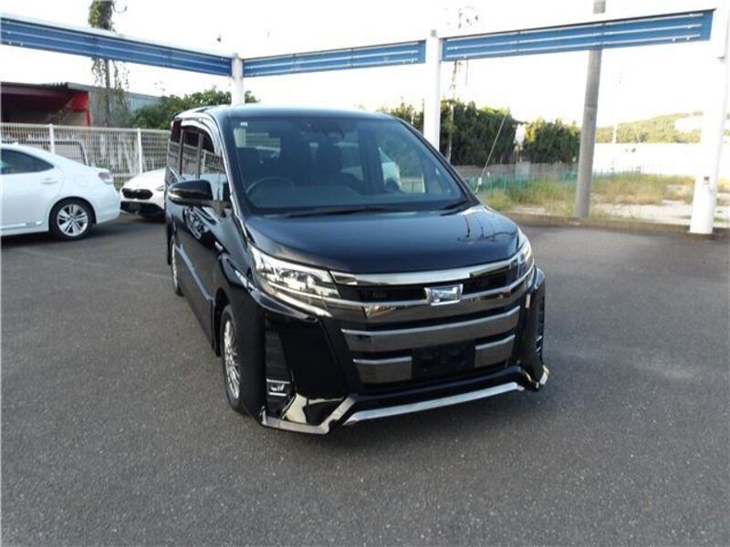 TOYOTA NOAH