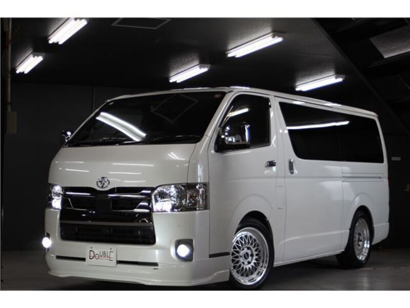 TOYOTA HIACE VAN