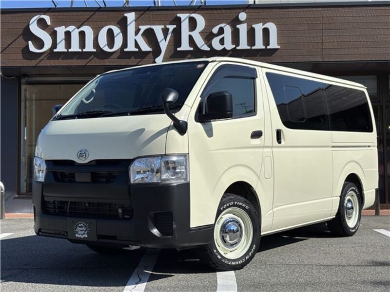 TOYOTA HIACE VAN