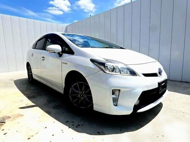 TOYOTA PRIUS
