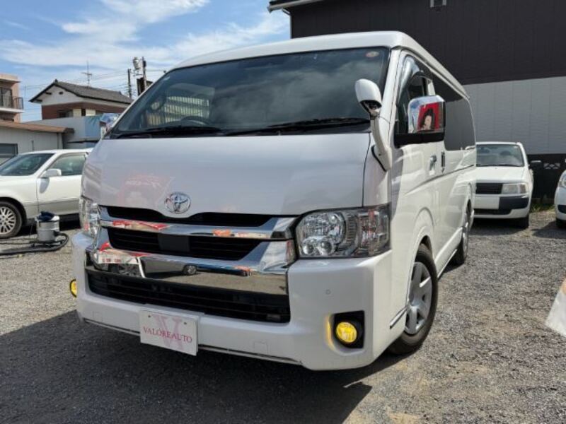 TOYOTA HIACE VAN