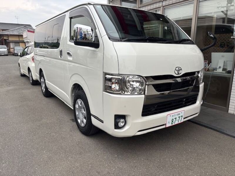 TOYOTA HIACE VAN