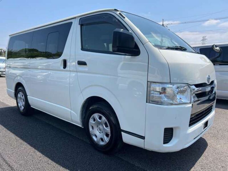 TOYOTA HIACE VAN