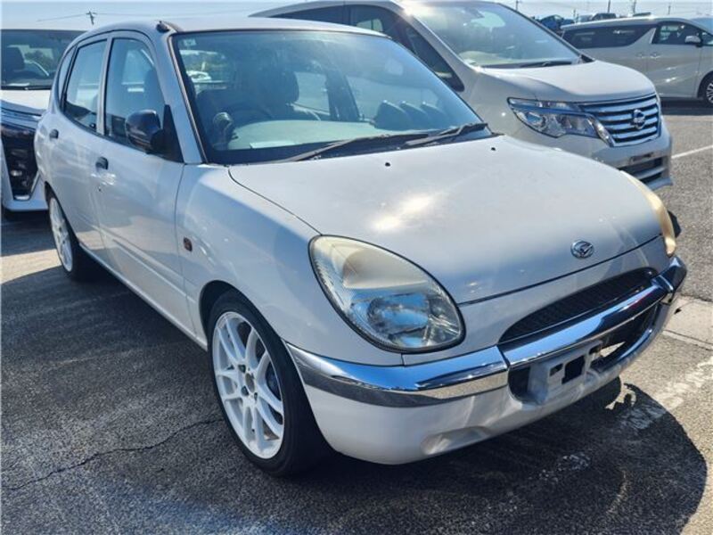 DAIHATSU STORIA