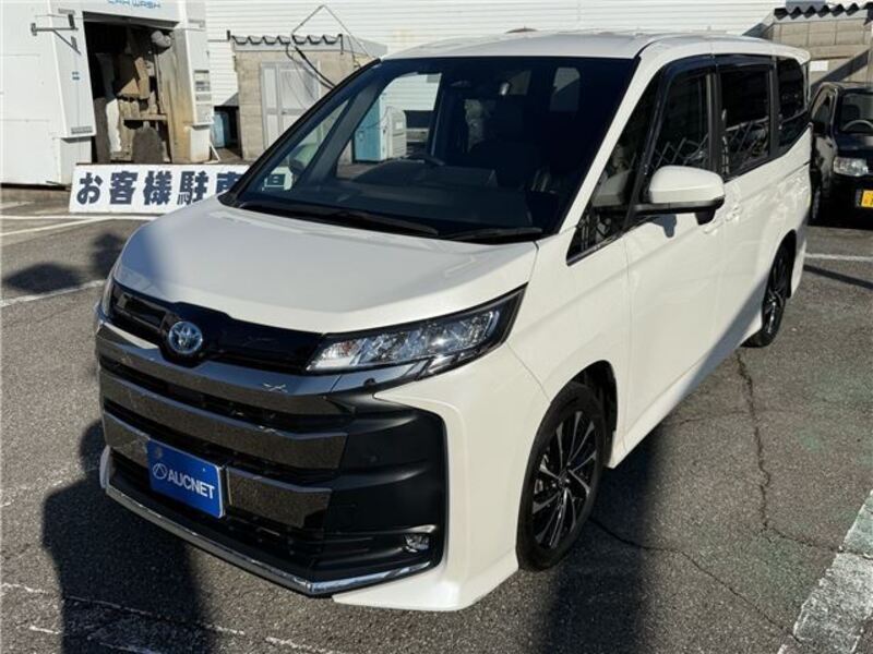 TOYOTA NOAH