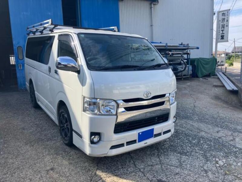 TOYOTA HIACE VAN