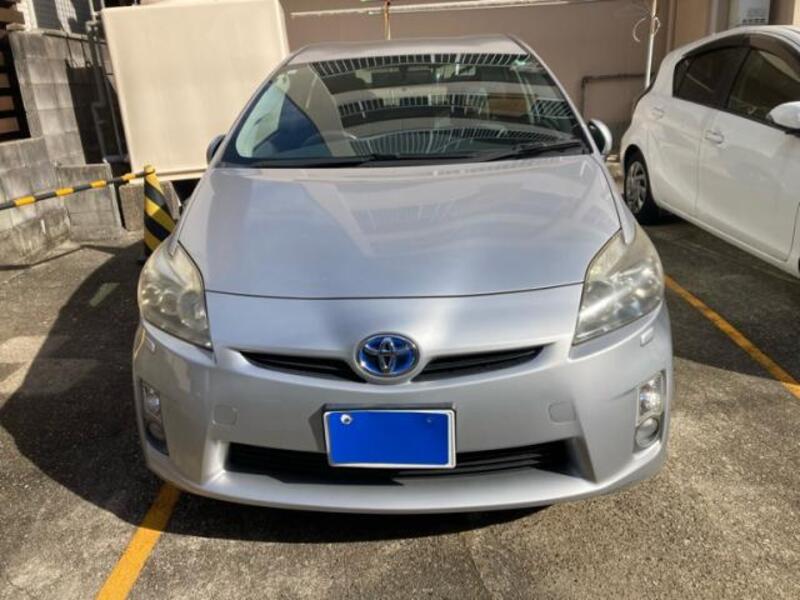 TOYOTA PRIUS