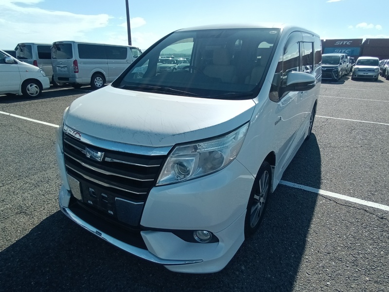 TOYOTA NOAH