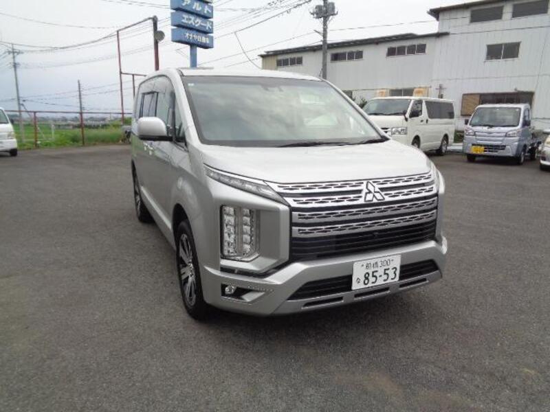 MITSUBISHI DELICA D5