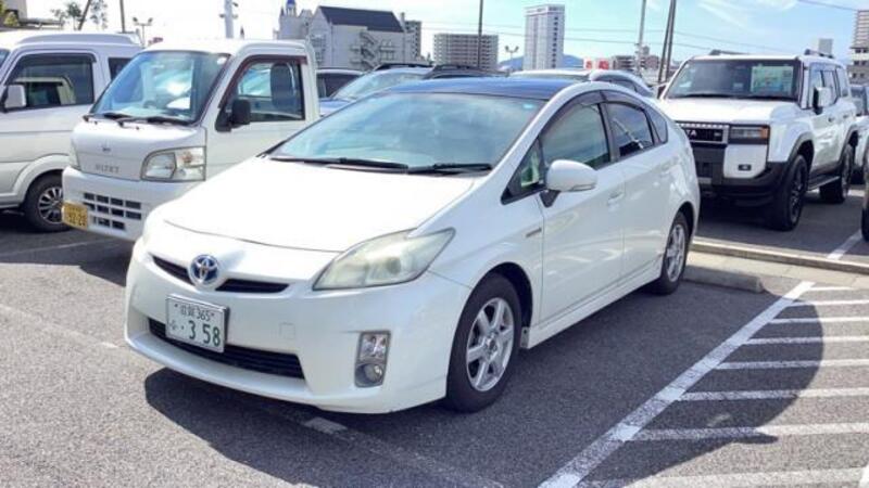 TOYOTA PRIUS