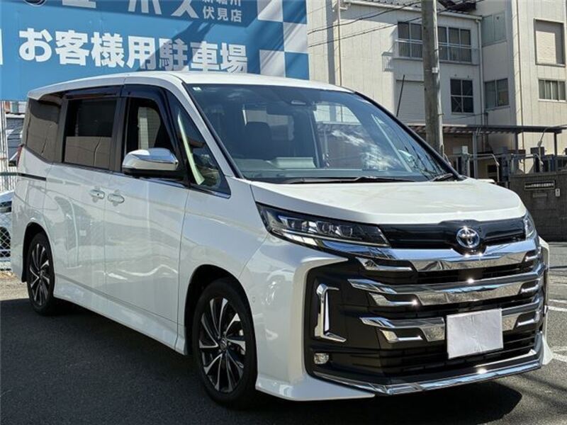 TOYOTA NOAH