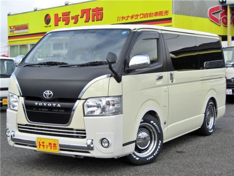 TOYOTA HIACE