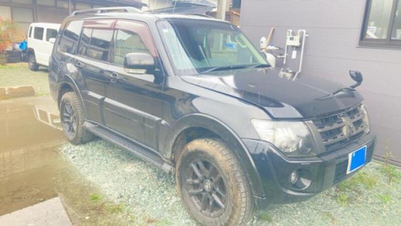 MITSUBISHI PAJERO