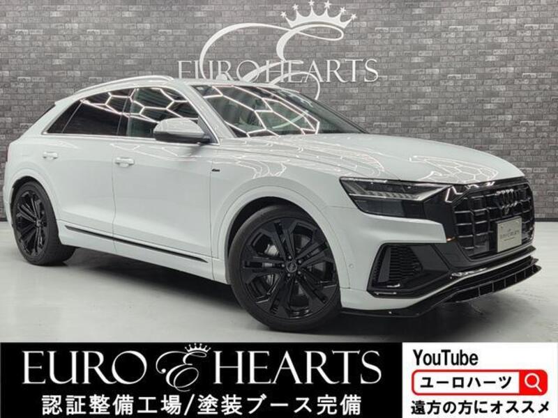AUDI Q8