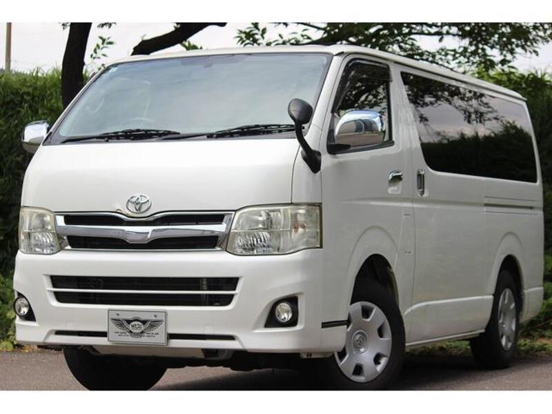 TOYOTA HIACE VAN