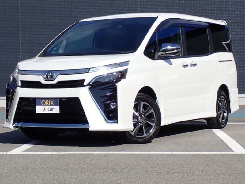TOYOTA VOXY