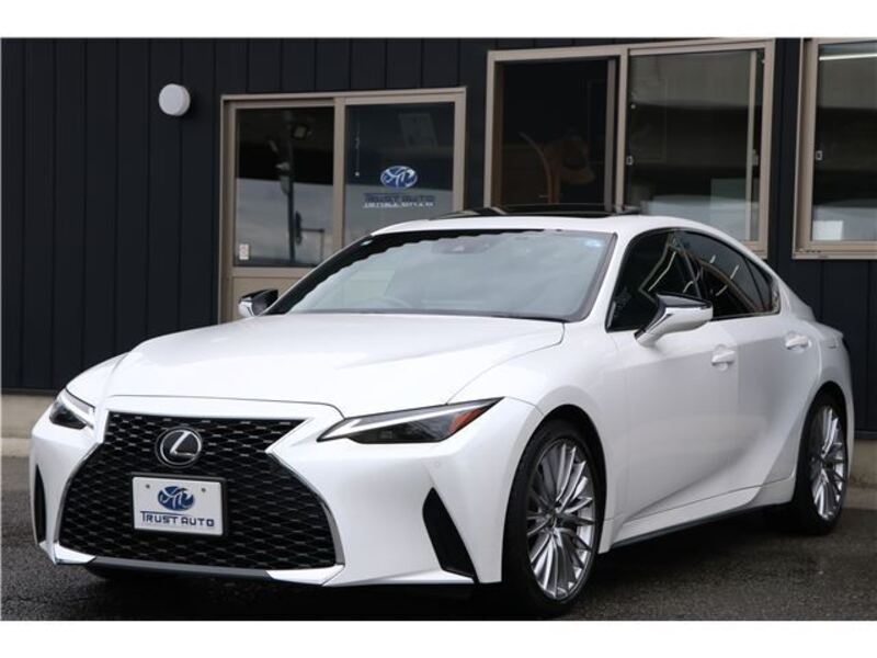 LEXUS IS