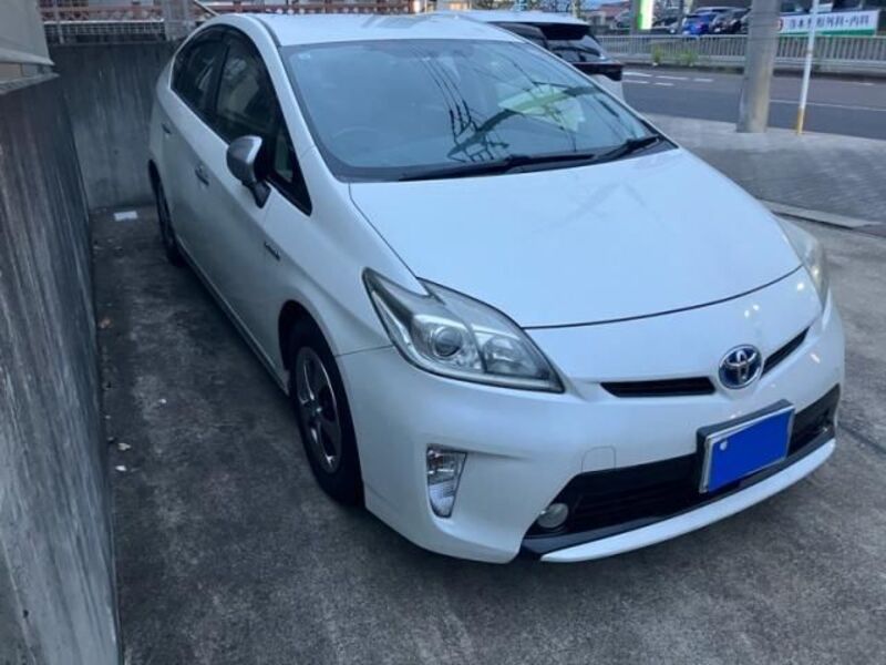 TOYOTA PRIUS