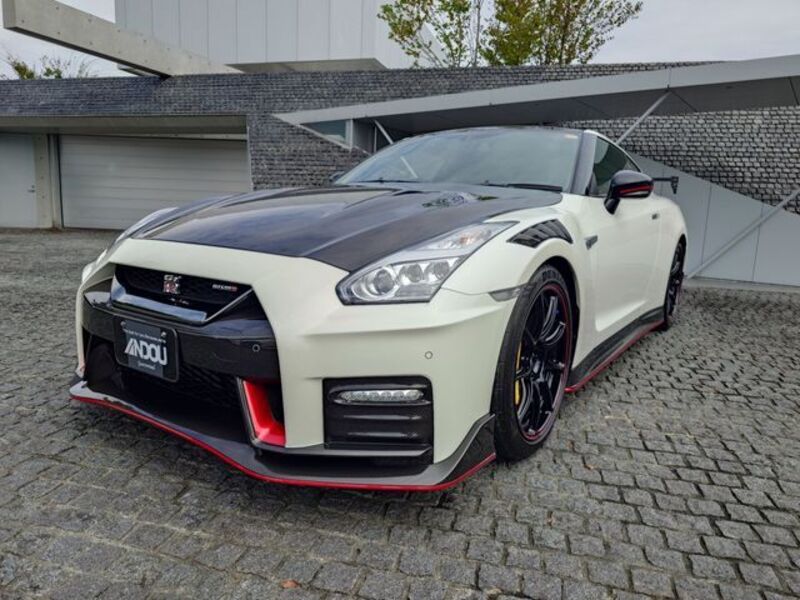 NISSAN GT-R