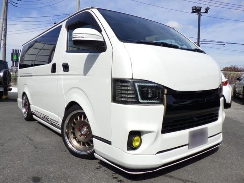 TOYOTA HIACE VAN