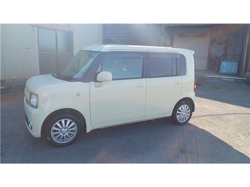 TOYOTA PIXIS SPACE