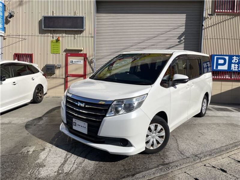 TOYOTA NOAH