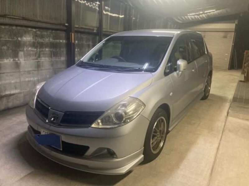 NISSAN TIIDA