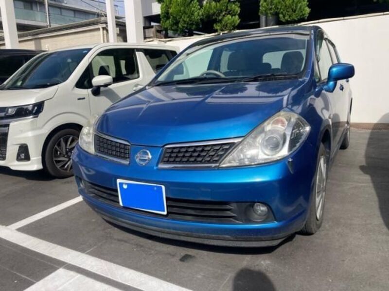NISSAN TIIDA