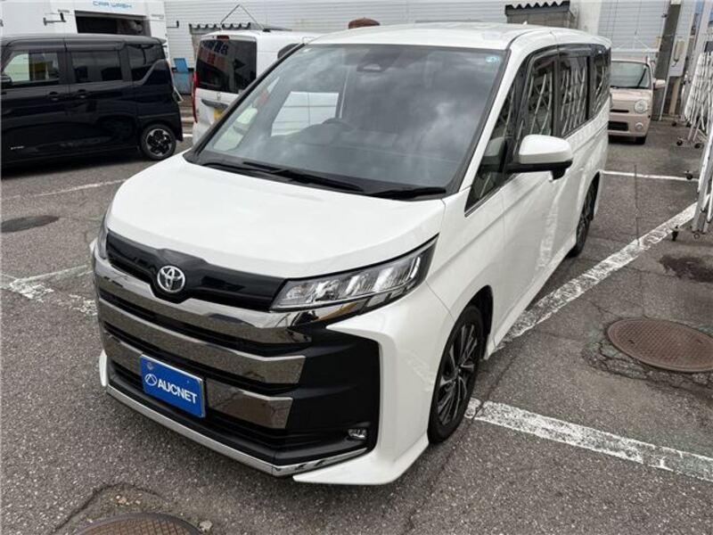 TOYOTA NOAH